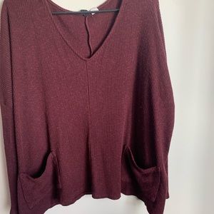 Burgundy oversized sweater with pockets!